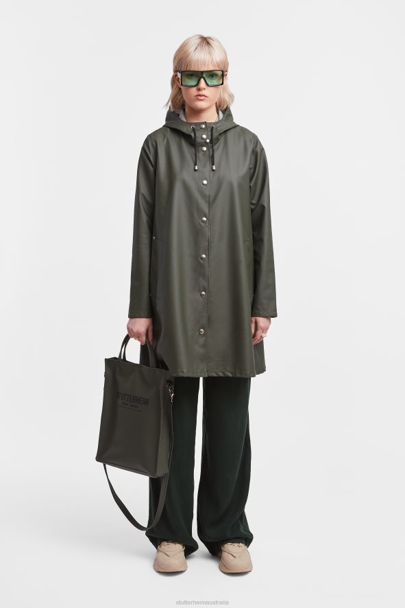 clothing_mosebacke_lightweight_raincoat_green_stutterheim_women_0v8x31.jpg Clothing Mosebacke Lightweight Raincoat Green Stutterheim Women 0V8X31 - Image 1