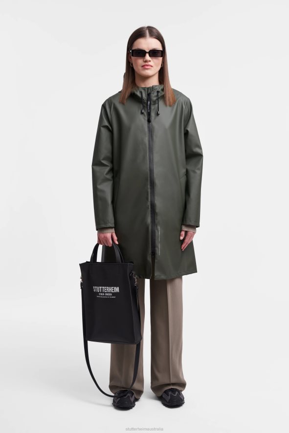 clothing_mosebacke_lightweight_zip_raincoat_green_stutterheim_women_0v8x6.jpg Clothing Mosebacke Lightweight Zip Raincoat Green Stutterheim Women 0V8X6 - Image 1