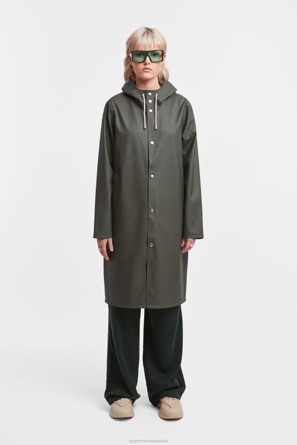 clothing_stockholm_long_raincoat_green_stutterheim_women_0v8x50.jpg Clothing Stockholm Long Raincoat Green Stutterheim Women 0V8X50 - Image 1