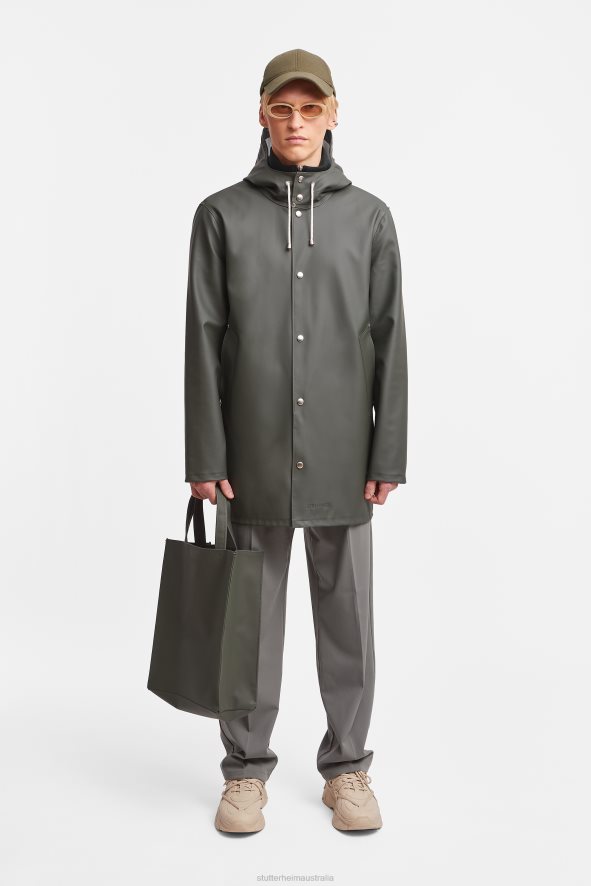 clothing_stockholm_raincoat_green_stutterheim_men_0v8x131.jpg Clothing Stockholm Raincoat Green Stutterheim Men 0V8X131 - Image 1